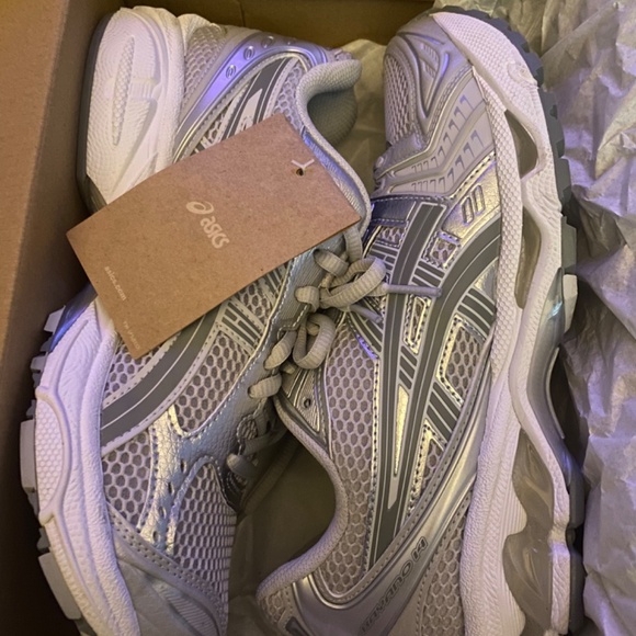 ASICS Kayano 14 - Picture 2 of 3